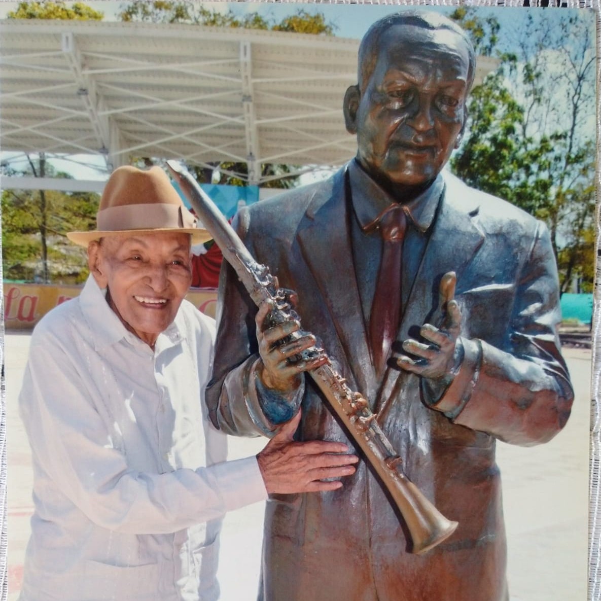 Reseña de Revista La Bozá editada en Barrancabermeja en el marco del cumpleaños número 80 de Barrancabermeja y del Maestro Juan Madera.